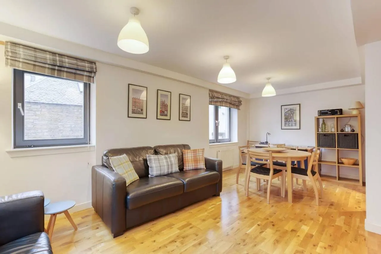 *Amazing Location!*In Heart Of The City. 2Br & Cot Edinburgh